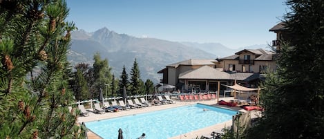 Sæsonbestemt udendørs pool