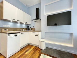 Fridge, microwave, oven, dishwasher
