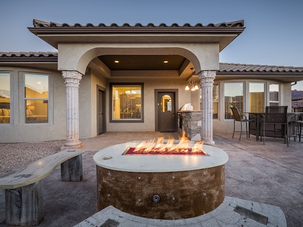 Spacious back patio with gas grill and gas firepit