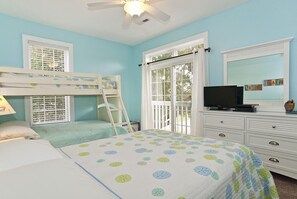4 bedrooms, iron/ironing board, WiFi, bed sheets