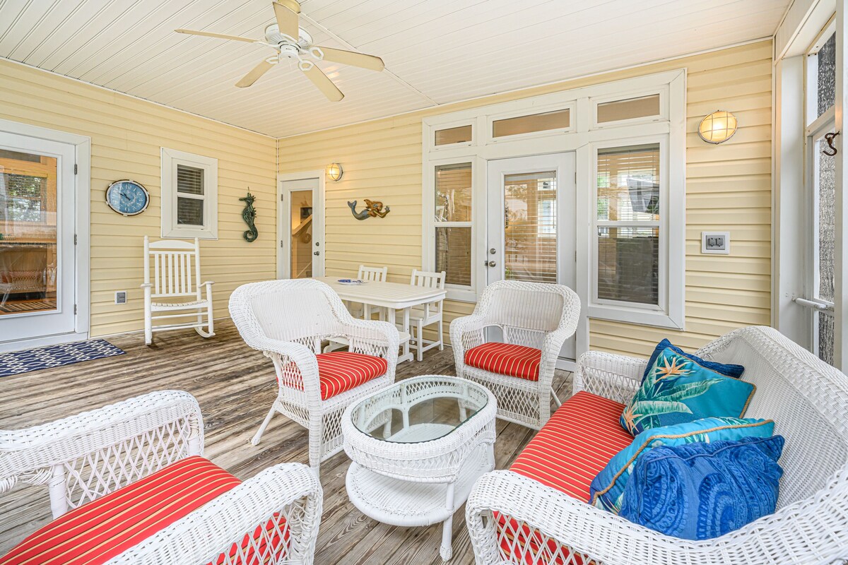 Photo 5 of 6-Seat Golf Cart ~ Private Pool ~ Screened Porch ~ Pet Friendly