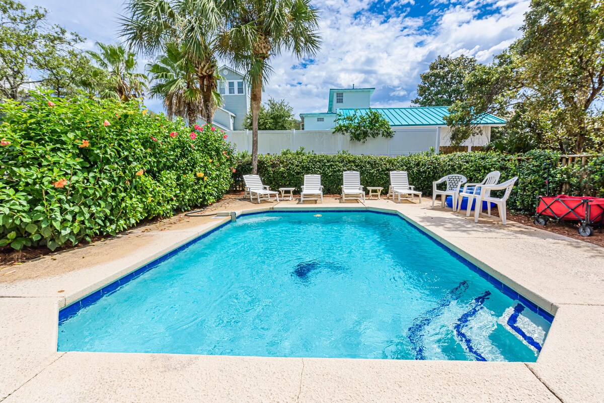 6-Seat Golf Cart ~ Private Pool ~ Screened Porch ~ Pet Friendly