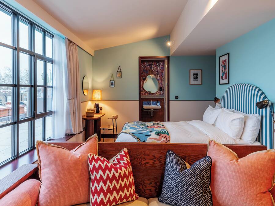 Suite | Hochwertige Bettwaren, Betten mit Memory-Foam-Matratzen, Zimmersafe