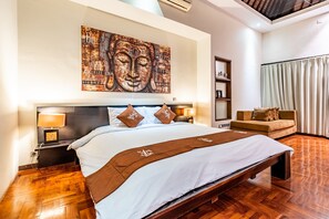 Cofres nos quartos, escrivaninha, espaço de trabalho para notebook