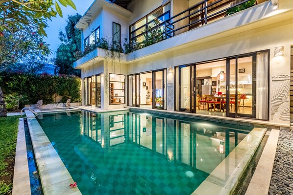 Private pool