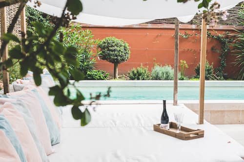 Outdoor pool, pool umbrellas, sun loungers