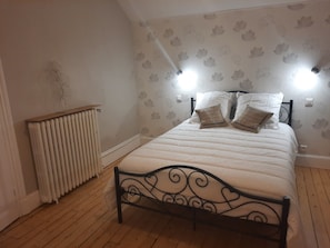 1 bedroom, free WiFi, bed sheets