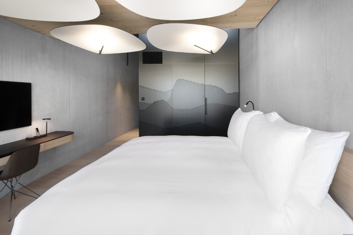 Premium bedding, minibar, in-room safe, desk