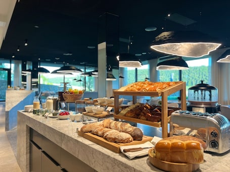 Desayuno buffet todos los días (con cargo)