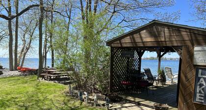 Gorgeous open floor plan cottage on the shore of Lake Ontario