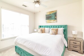 1 habitación, tabla de planchar con plancha, wifi gratis y ropa de cama