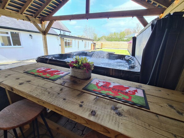 Tina de hidromasaje al aire libre