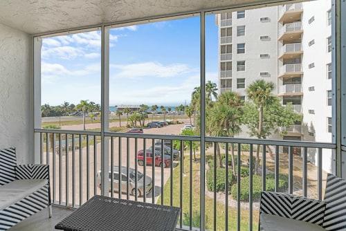 Beautiful Beach and Tennis Studio #3305