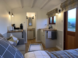 1 bedroom, Internet, bed sheets