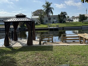 Property grounds - Cozy Water Front 2 bedroom 2 bathroom Home with Lake Access (Okeechobee)