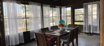 Cozy Water Front 2 bedroom 2 bathroom Home with Lake Access