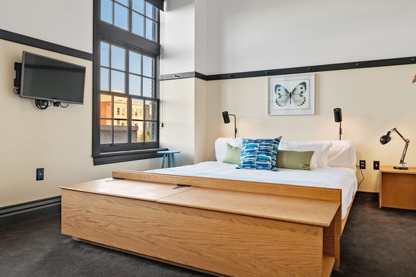 Individually decorated, individually furnished, laptop workspace