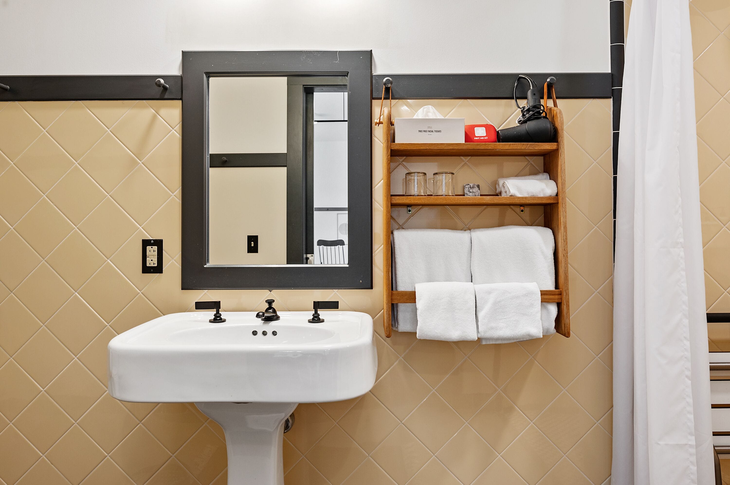 Family Suite, Multiple Beds (Self Check-in with Virtual Front Desk) | Bathroom