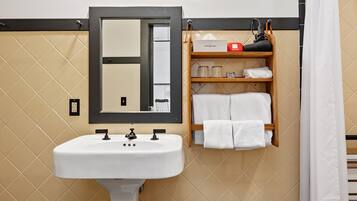 Family Suite, Multiple Beds (Self Check-in with Virtual Front Desk) | Bathroom