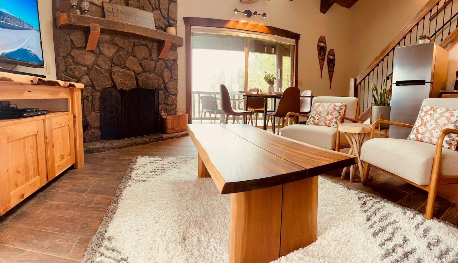 Smart TV, fireplace, DVD player, offices