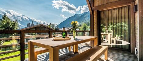 تناول الطعام بالخارج