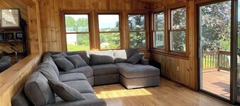 Large & Sunny Lakefront Home near Ski Resorts