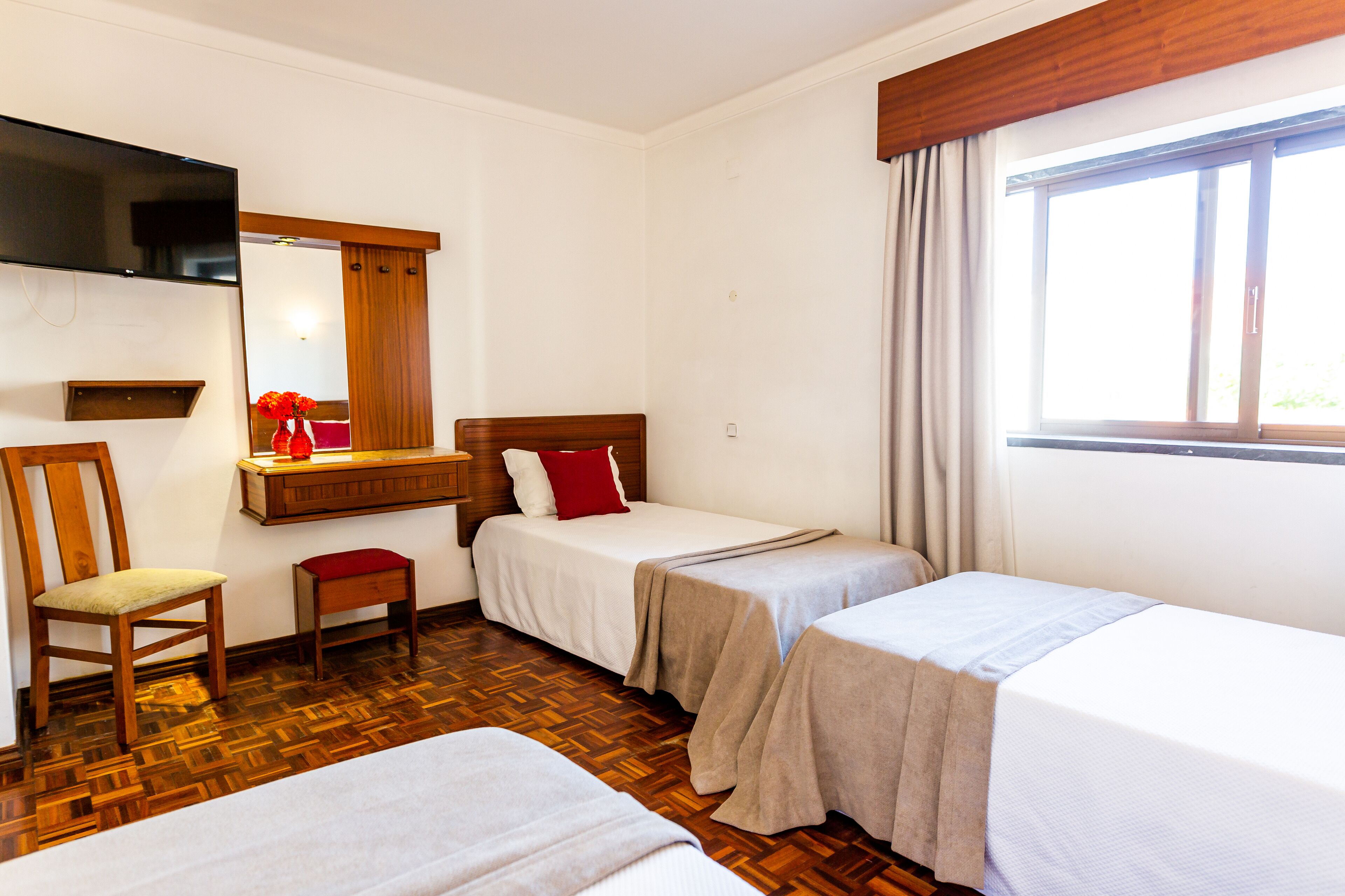 triple room | 1 bedroom, desk, free wifi, bed sheets