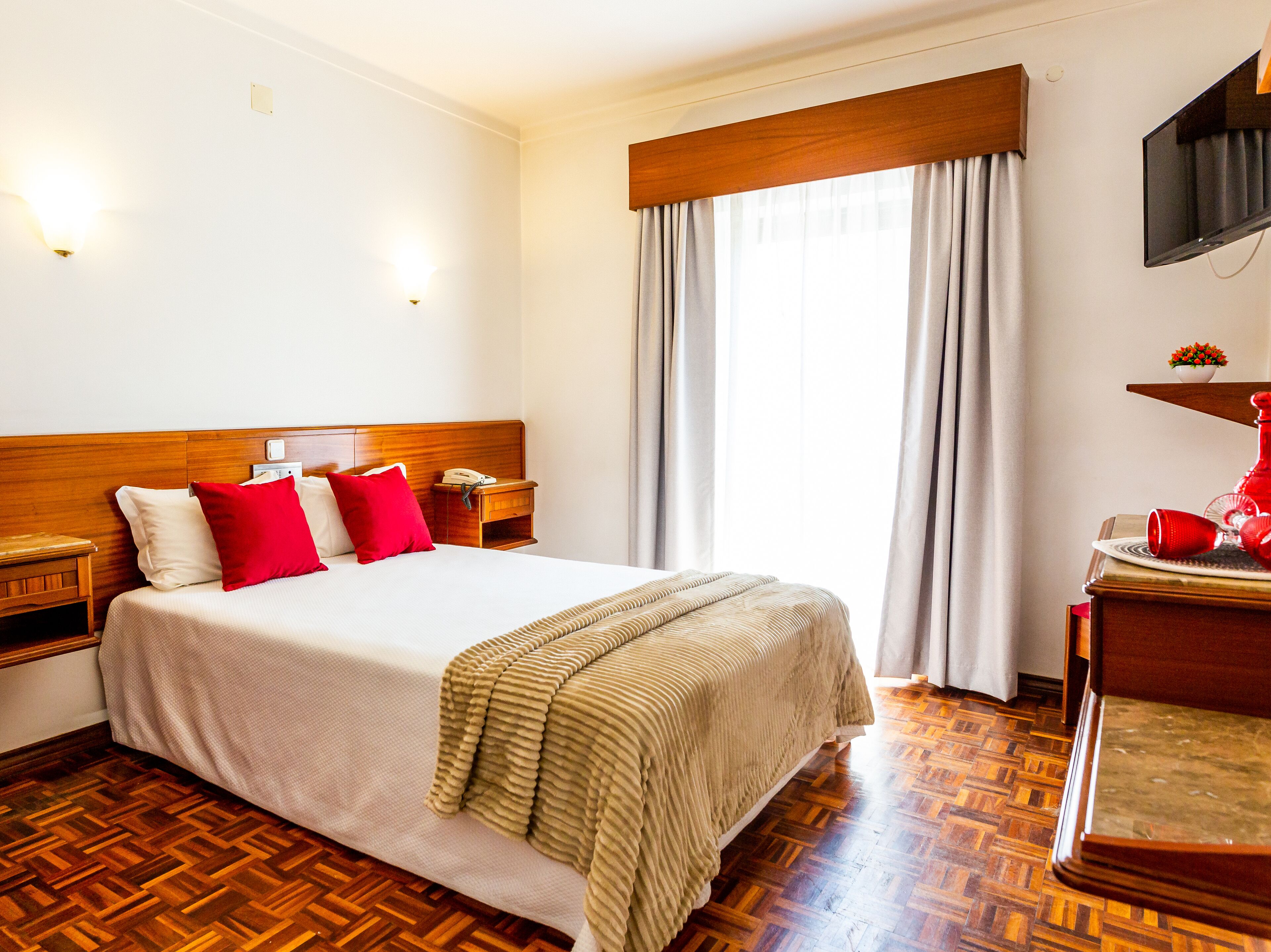 double room | 1 bedroom, desk, free wifi, bed sheets