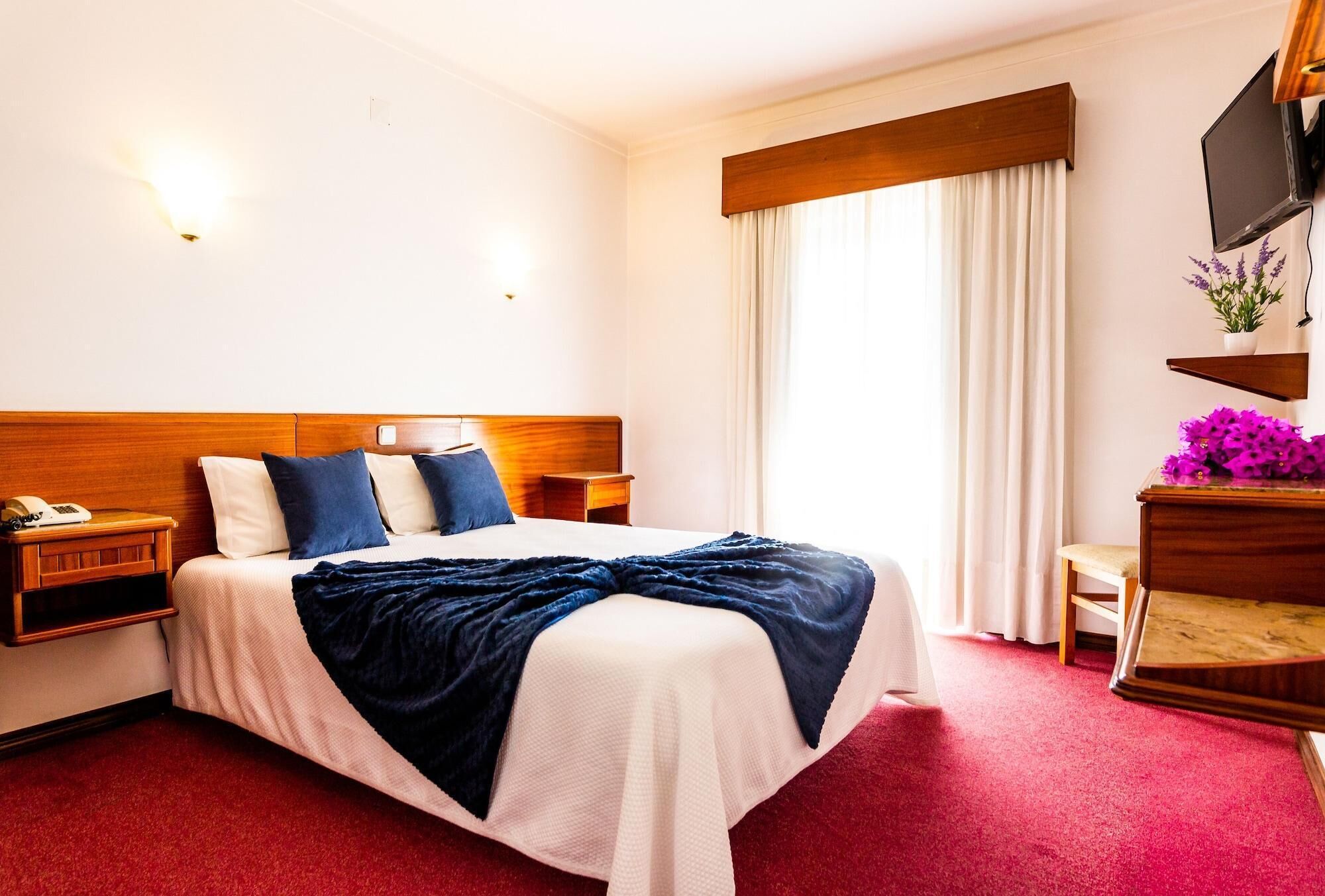 Desk, WiFi (free), bed sheets