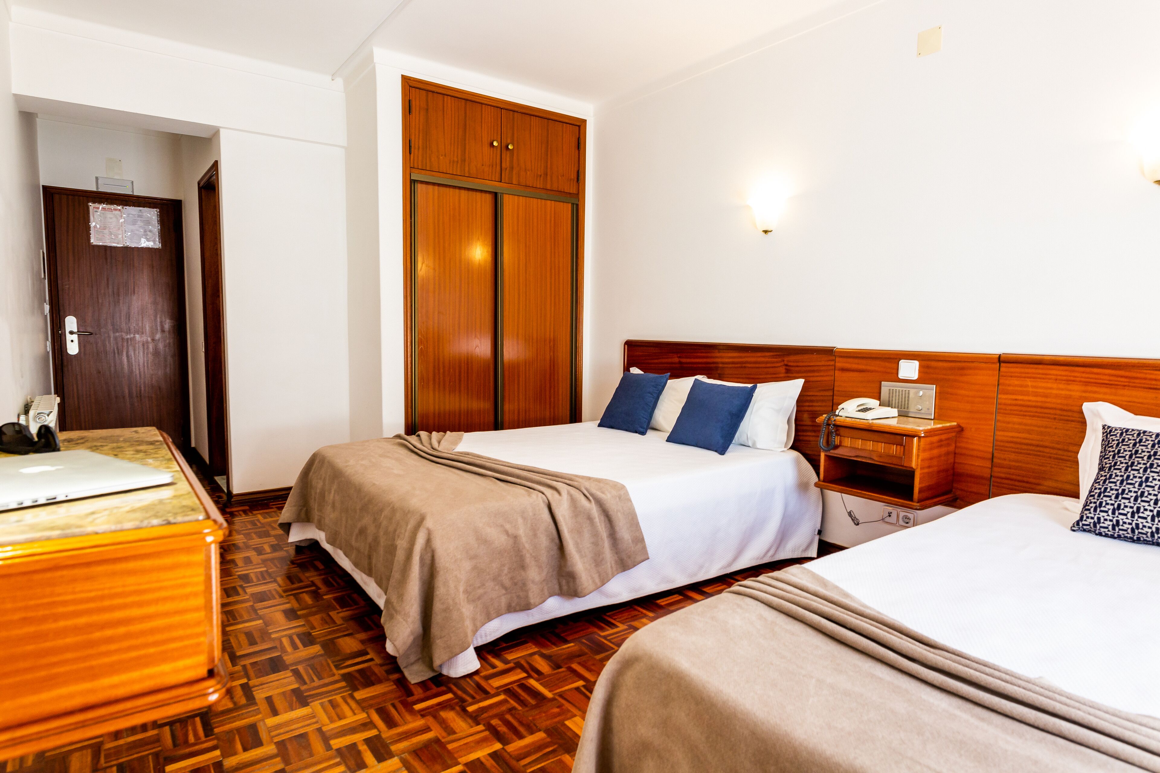 triple twin room | 1 bedroom, desk, free wifi, bed sheets
