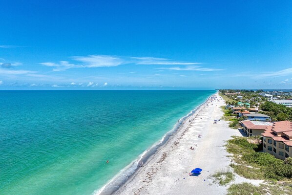 Beach nearby, sun-loungers, beach towels