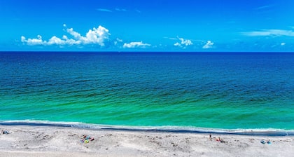 3's Company-"Villa Janet"- 1 Block from Gulf of Mexico, 300 feet to the Gulf