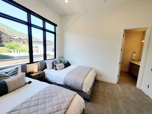 3 bedrooms, desk, free WiFi, bed sheets