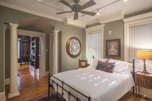 3 bedrooms, desk, iron/ironing board, free WiFi