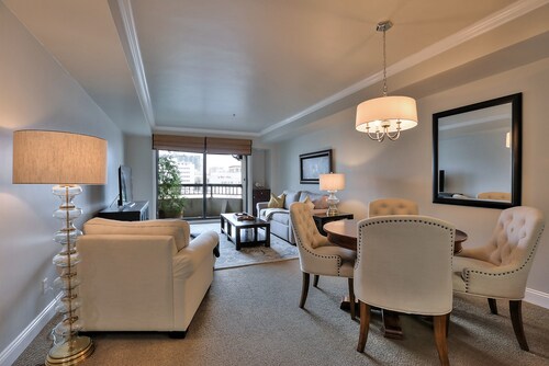 Sparkling Clean Condo and With 
All Amenities!!