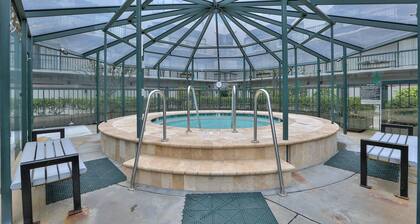 Sparkling Clean Condo and With 
All Amenities!!