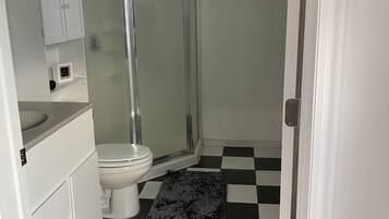 Shower, soap, shampoo, toilet paper