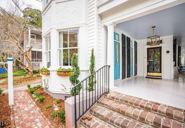 تفاصيل الفندق من الخارج