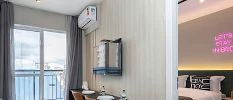 Superior-Apartment | 1 Schlafzimmer, individuell dekoriert, kostenloses WLAN, Bettwäsche