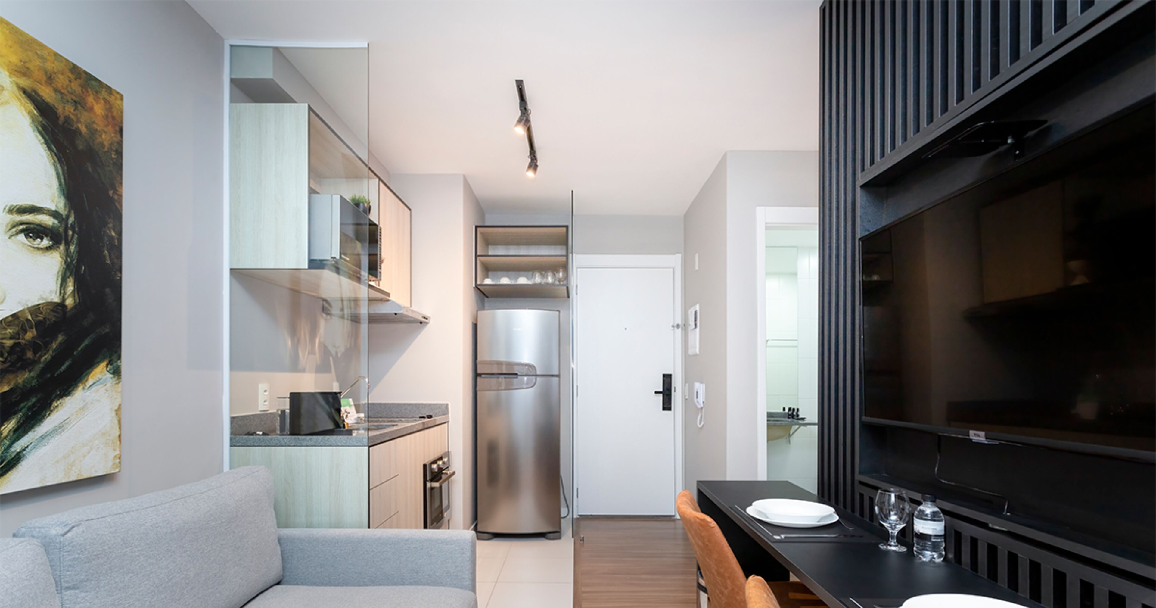 Estudio superior | Zona de estar | Smart TV de 32 pulgadas con canales digitales