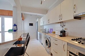 Fridge, microwave, oven, dishwasher - PORTIMÃO MARINA VIEW by HOMING (Portimão)