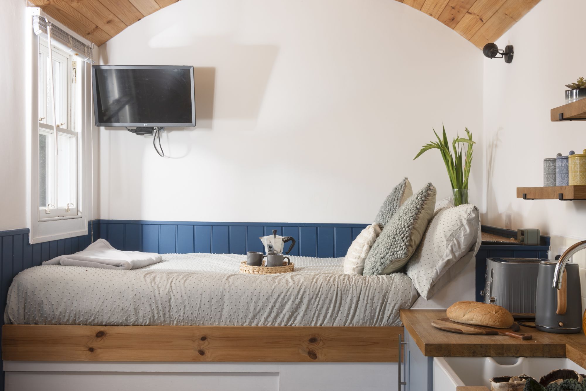 1 bedroom, iron/ironing board, Internet, bed sheets