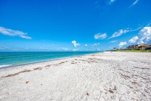 Beach nearby, sun-loungers, beach towels