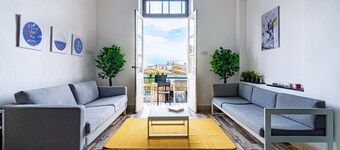 บี โฮสเทล