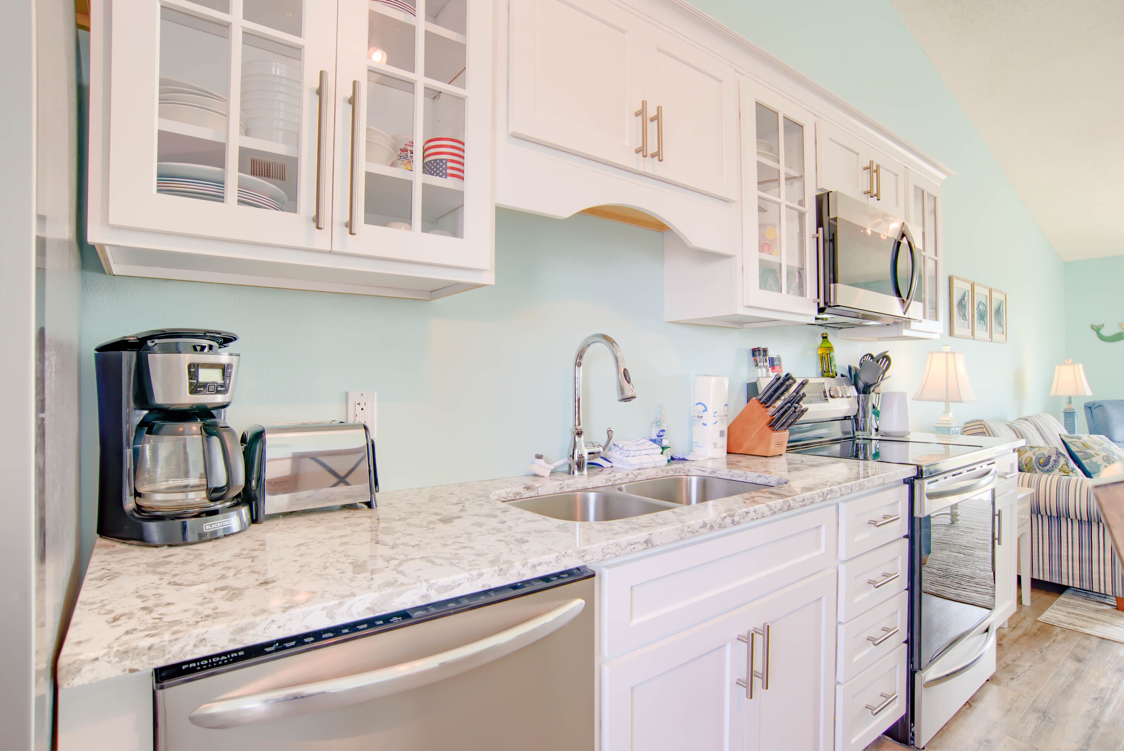 冰箱、微波炉、烤箱、炉灶