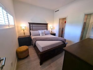 1 bedroom, iron/ironing board, WiFi, bed sheets - The Grove 1BR Apt /w Rooftop Pool+Onsite Amenities (West Bay)