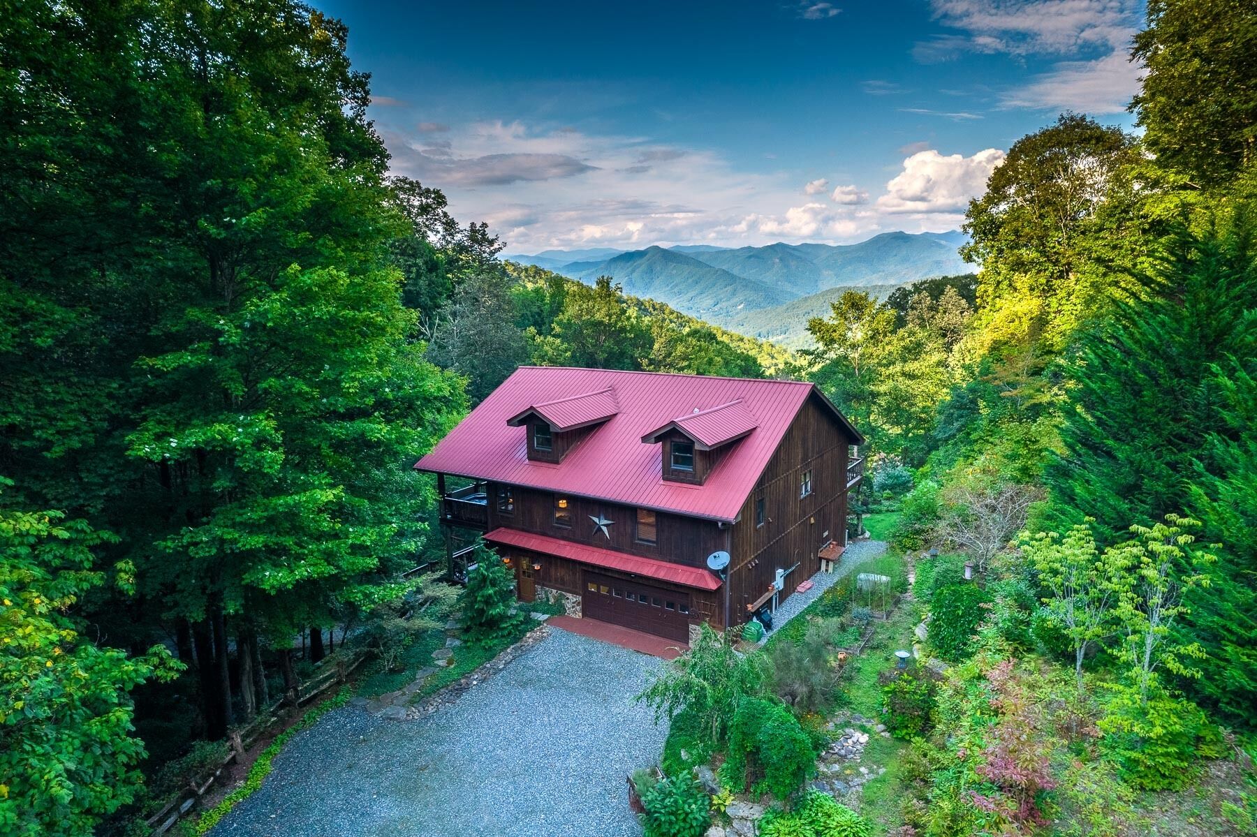 Waterfall Vista - A Luxurious Mountain Home Nestled in the Heart of the Smokies!