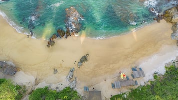 Privatstrand, Strandtücher, Massagen am Strand, Schnorcheln