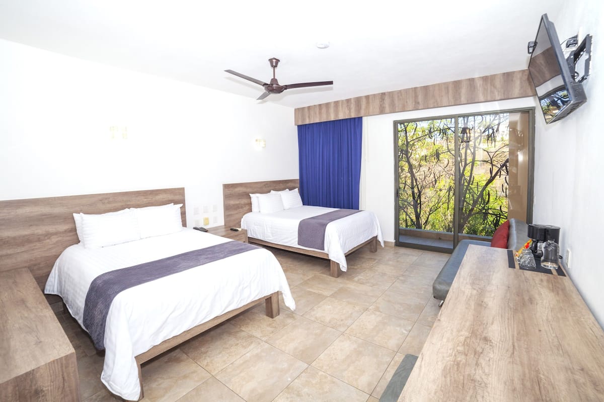 Deluxe kamer, uitzicht op bergen | Donzen dekbedden, Select Comfort-bedden, een kluis op de kamer