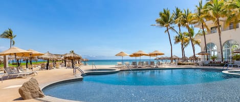 3 outdoor pools, pool umbrellas, pool loungers